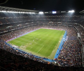 开云体育平台-血色绿茵上的无声祈祷，当利物浦围拢成一座人性的圣殿，血色绿茵上的无声祈祷，利物浦围拢成人性圣殿