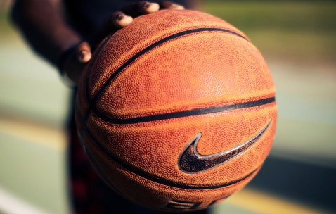 kaiyun中国-跨界巅峰对决，哈登与莎拉波娃共战独行侠，40分钟激战胜负扑朔迷离，哈登莎拉波娃跨界组队激战独行侠，40分钟悬念拉满