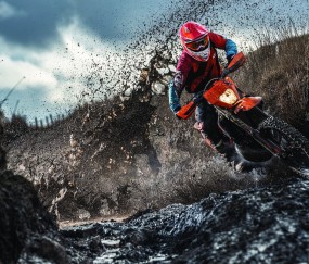 kaiyun中国-王者之夜，贝林厄姆闪耀全场，姆巴佩无解独舞，一次拥抱道尽足球温度，贝林厄姆闪耀，姆巴佩独舞，一次拥抱诠释足球温度