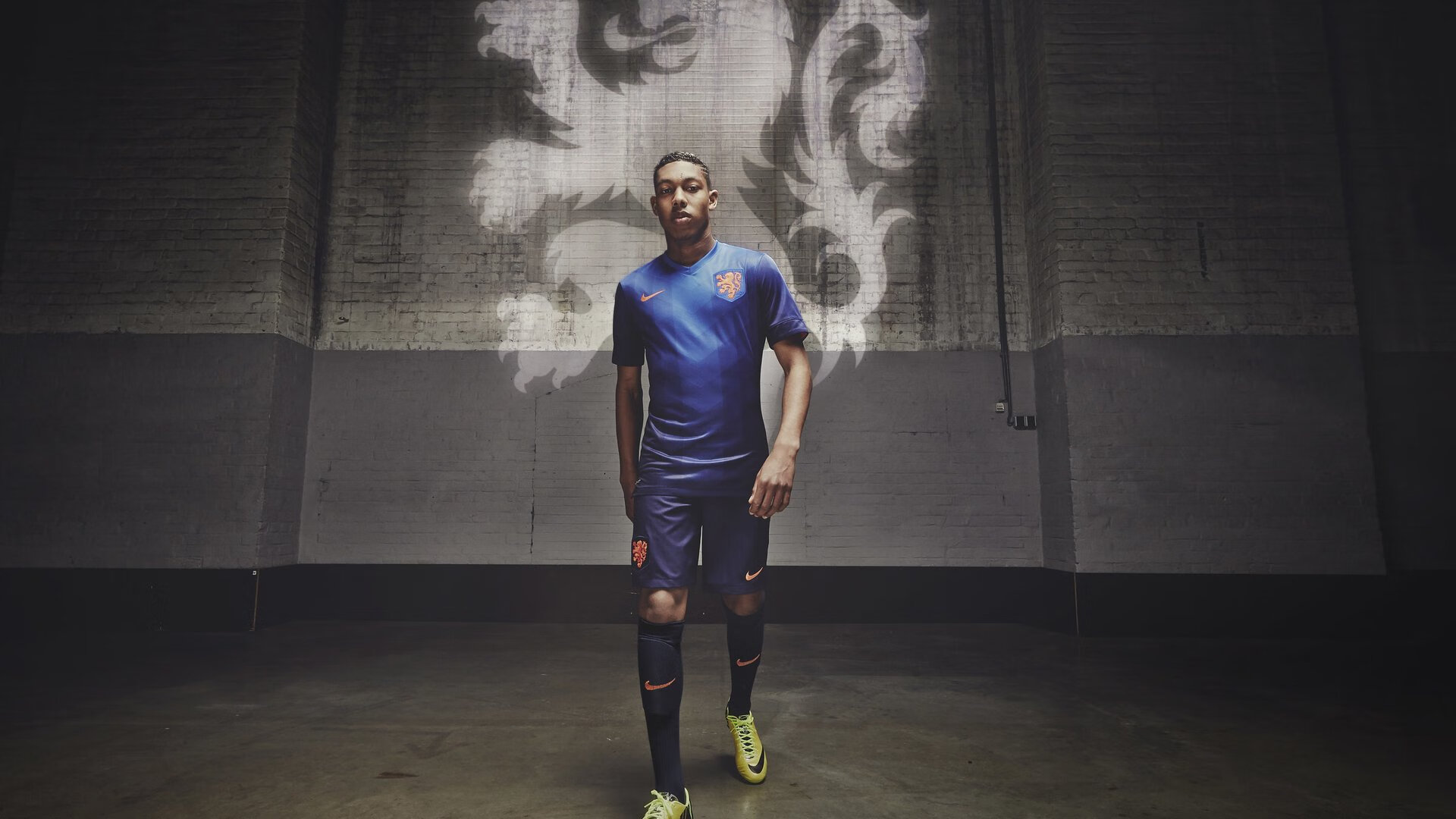 孤独与重压，浓眉的低迷与加拿大教练的困境，折射国际篮球的残酷进化，孤独重压下球员与教练的双重困境，国际篮球进化论的真实写照